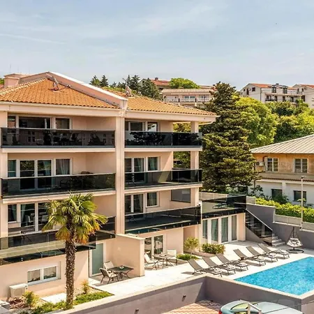 With Terrace And Swimming Pool Apartment Crikvenica