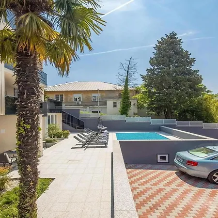 Apartment With Terrace And Swimming Pool *
