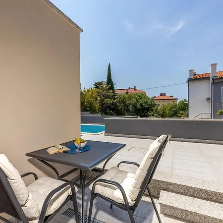 Apartment With Terrace And Swimming Pool *
